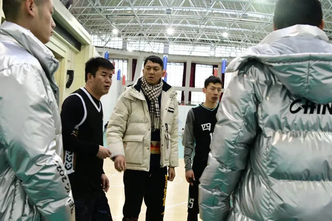 适合不同年龄段篮球爱好者的体能训练方案_1
