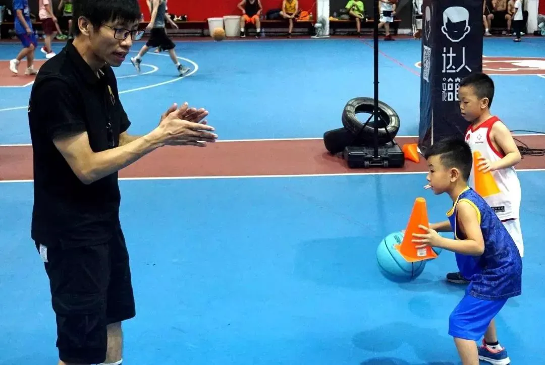 适合不同年龄段篮球爱好者的体能训练方案_2